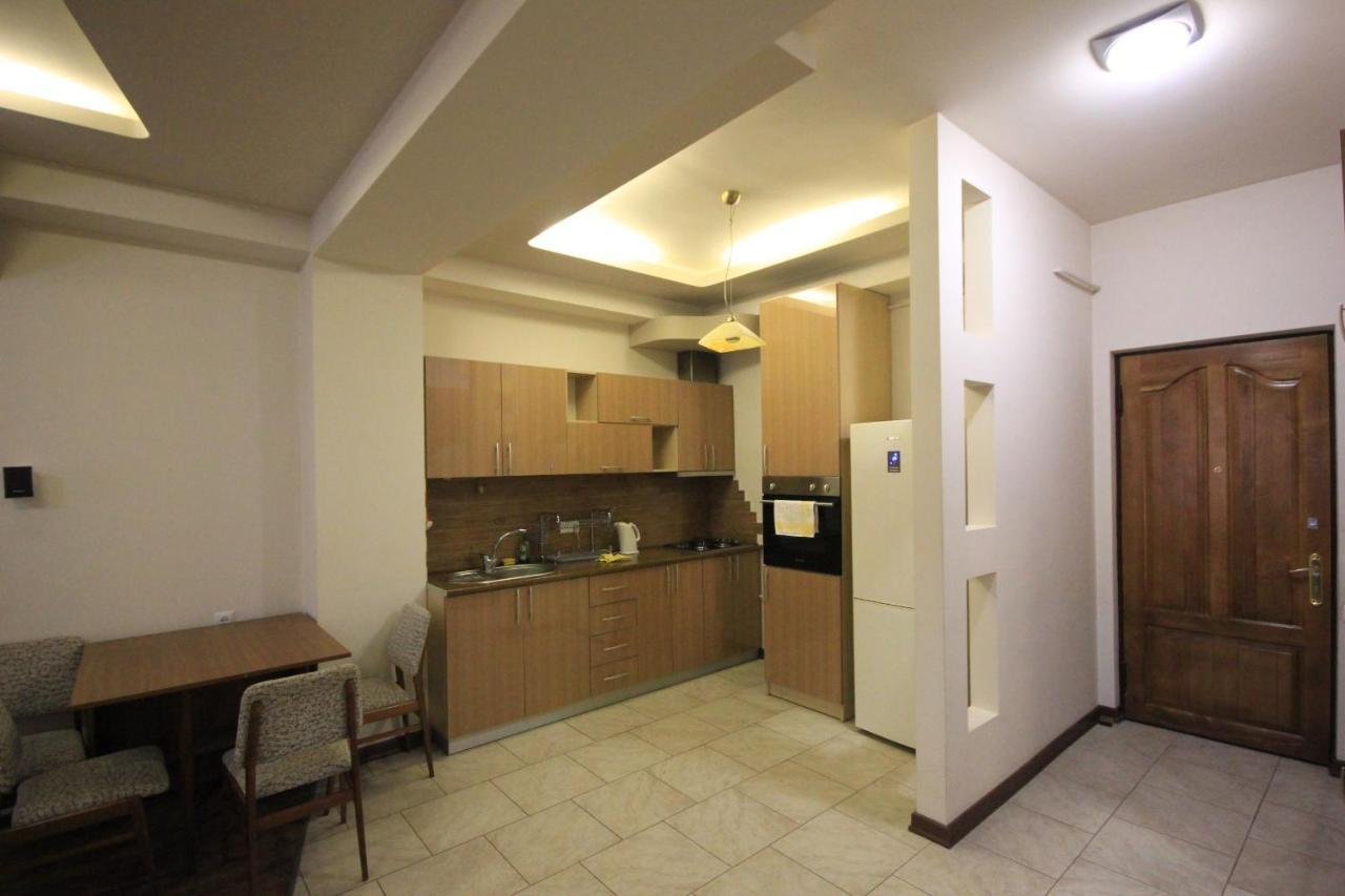 Rent Inn Yerevan On North Avenue Exterior foto