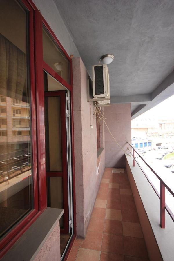Rent Inn Yerevan On North Avenue Exterior foto